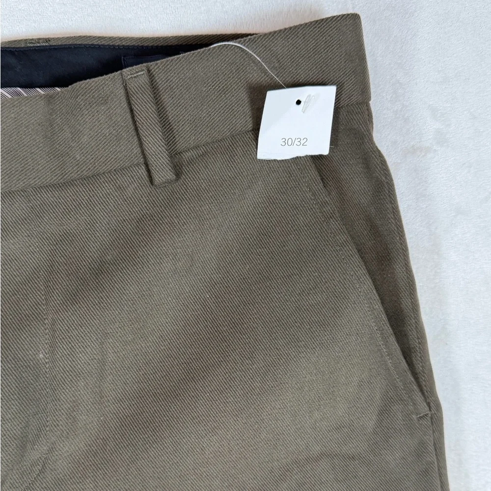 NWT Banana Republic 30W 32L Modern Fit Herringbone Cotton Khaki Chinos